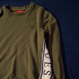 GUESS (s) men’s crewneck